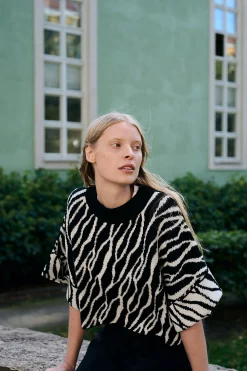 Nouhaila Studio Pullover